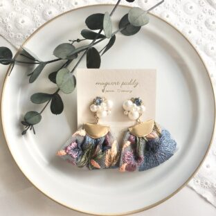 India ribbon × pearl （blue flower）