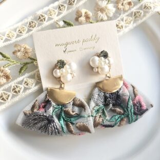 India ribbon × pearl （gray flower）